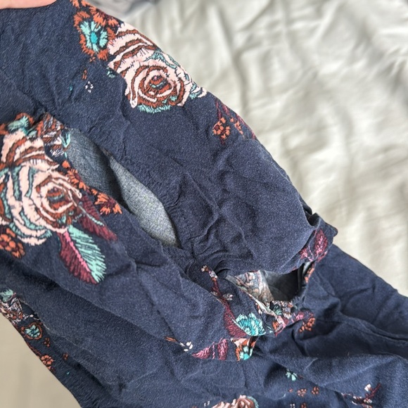 Mudd Medium Navy Floral Open Shoulder Crop Top Shirt - Picture 4 of 7